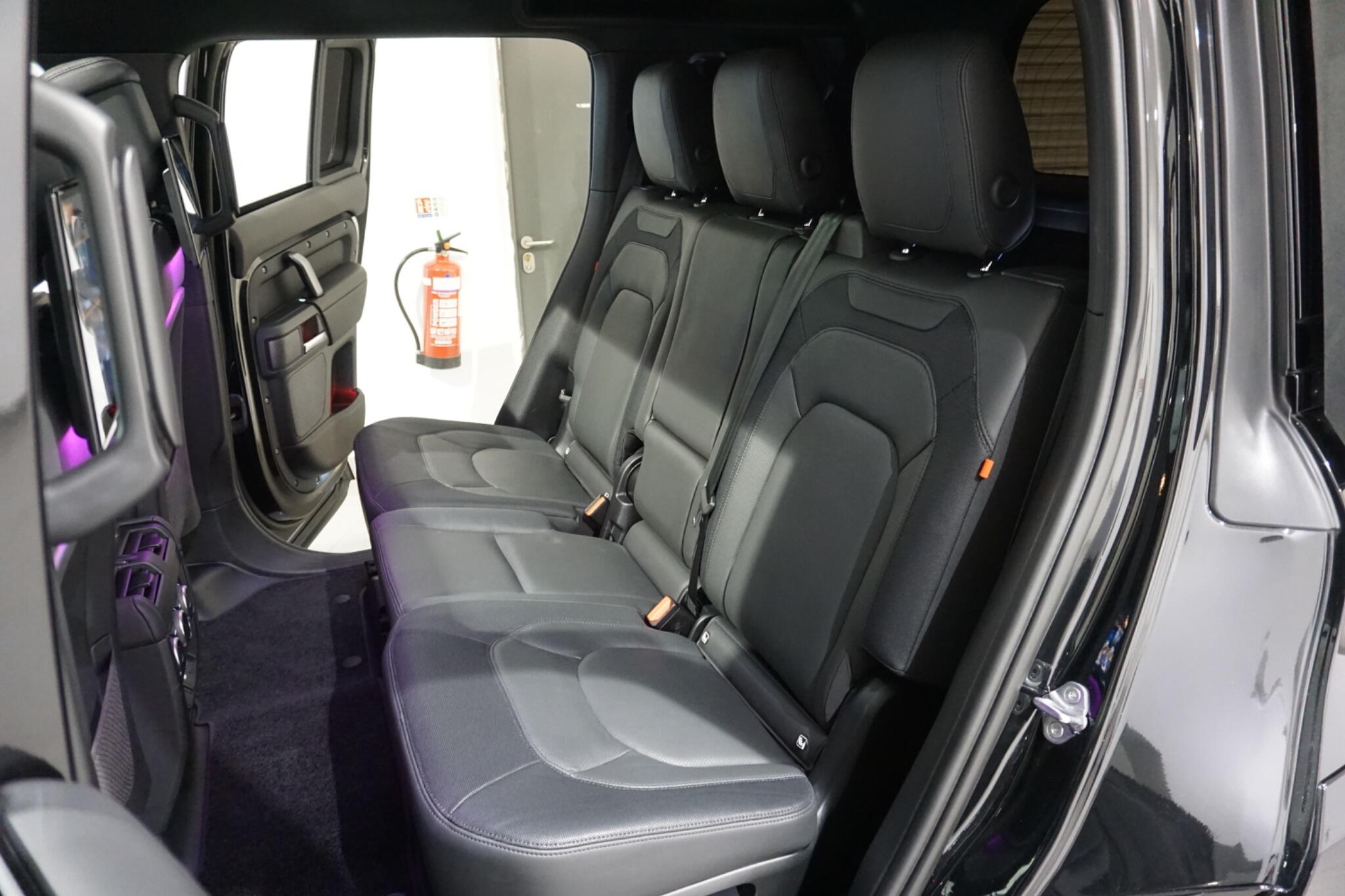 Land Rover Defender 110 3.0 D300 MHEV X-Dynamic HSE Auto 4WD Euro 6 (s/s) 5dr